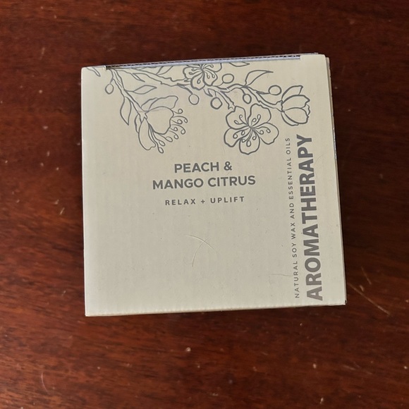 NWT GiftAway Wood Wick Peach Mango Fruity Citrus Candle 10 ounces - Picture 1 of 5